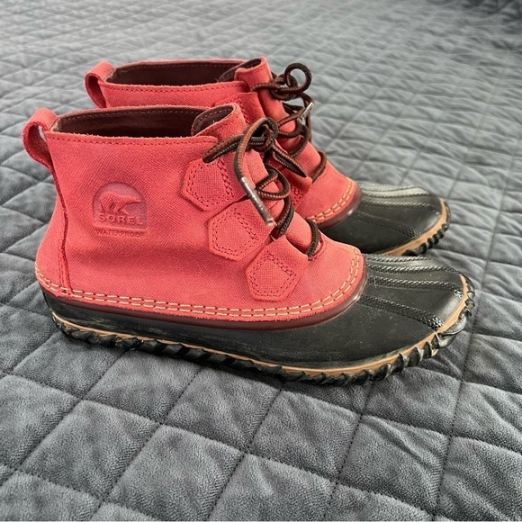 Sorel Boots Women 7 Shoes Out N About Rain Duck Red Ankle Lace Up - Picture 1 of 14